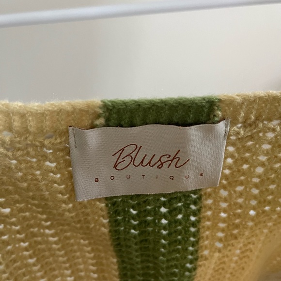 Cropped knit tank in trendy green and ecru. Wear alone or as a topper - Picture 3 of 5